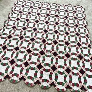 Large Vintage Handmade Double Wedding Ring Quilt with Scalloped Edges